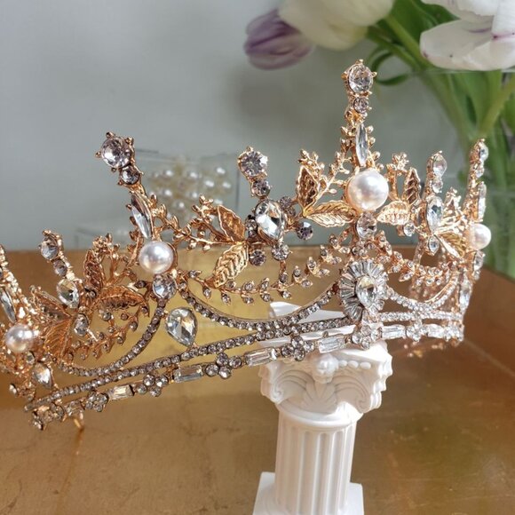 Jonquil Tiara Gold colored tiara with silver clear rhinestones and faux pearls - Picture 4 of 9